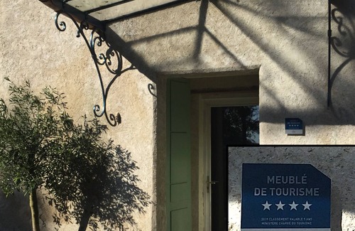 Priez Cottage | 19th Century Retreat: Pet-Friendly Getaway Near Paris