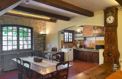 Le Castellet House | Charming 18th Century Village House near the Beach
