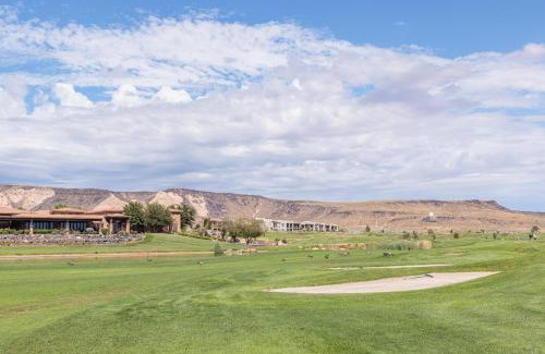 St. George Villa | Idyllic Retreat on the 18th Fairway with Pool & Breakfast
