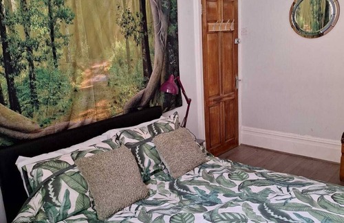 Walsden Bed & Breakfast | Top-Rated Stay at 19 Bacup Road with Family-Friendly Amenities