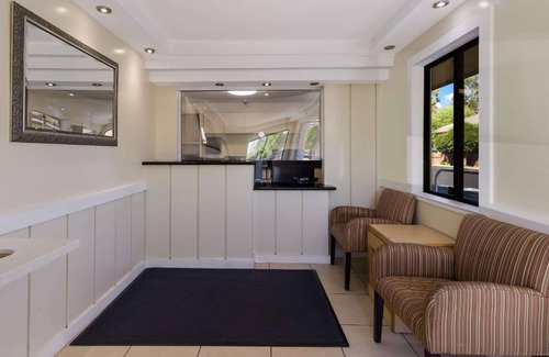 Livermore Hotel | Cozy Motel for 8 Guests with Pet-Friendly Amenities