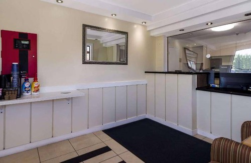 Livermore Hotel | Cozy Motel for 8 Guests with Pet-Friendly Amenities
