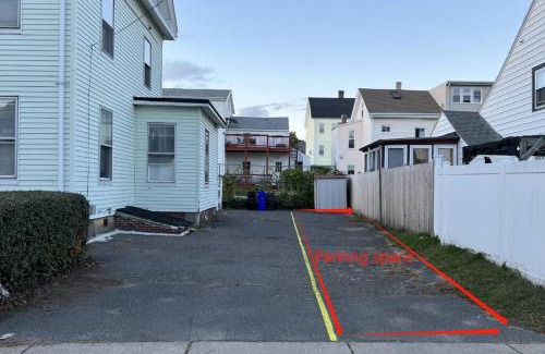 Malden Apartment | Cozy 19 Malden 3BR Apartment with WiFi & Free Parking