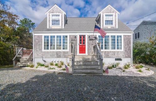 East Sandwich House | Pet-Friendly Getaway at 19 North Shore Boulevard, Cape Cod