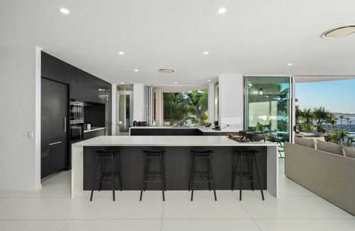 Hamilton Island Apartment | Ocean View Retreat: 19 Pavillions, Hamilton Island