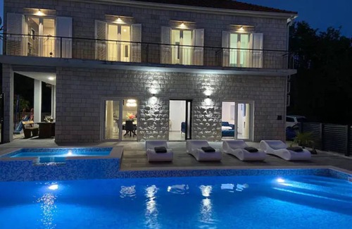 Sucuraj Villa | Spacious Villa with Pool, Hot Tub & 4 Bedrooms for 10 Guests