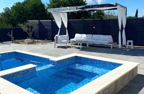 Sucuraj Villa | Spacious Villa with Pool, Hot Tub & 4 Bedrooms for 10 Guests