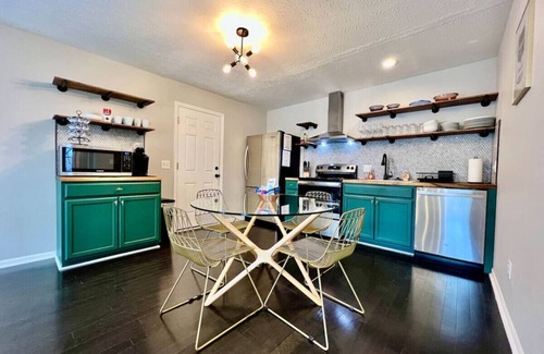 Monroe House | Swanky Swango's Dream Home: Top Rated with Pool & Breakfast
