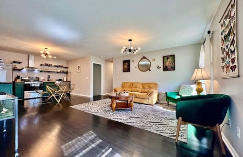 Monroe House | Swanky Swango's Dream Home: Top Rated with Pool & Breakfast