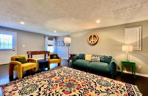 Monroe House | Elegant Swanky Swangos Dream Home with Pool & Family Fun