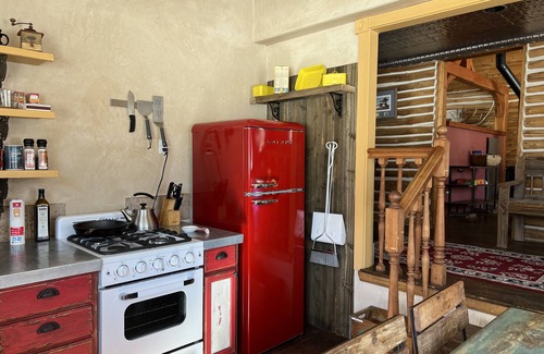 Carbondale Cabin | Inviting 1907 Creekside Cabin with Hot Tub and Sauna