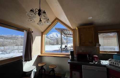 Carbondale Cabin | Inviting 1907 Creekside Cabin with Hot Tub and Sauna