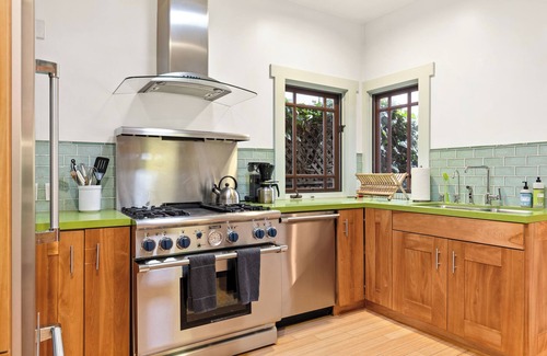 Venice House | 1908 Bungalow: Oceanfront Getaway with Top Reviews