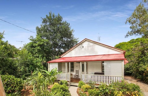 Eumundi House | Retro Queenslander Home: Pet-Friendly and Family Approved