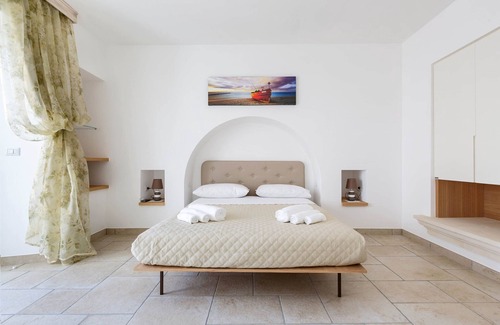 Pittuini Bed & Breakfast | Experience 1911 B&B I Tarocchi: La Luna Room Awaits
