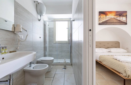 Pittuini Bed & Breakfast | Elegant 1912 B&B I Tarocchi - Cozy Room for Couples