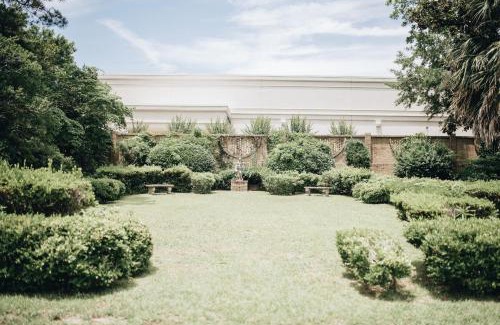Sumter Bed & Breakfast | Discover 1912 Bed and Breakfast: Pet-Friendly Retreat