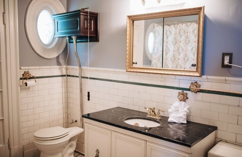 Sumter Bed & Breakfast | Top-Rated 1912 Bed and Breakfast: Relax with Spa & More