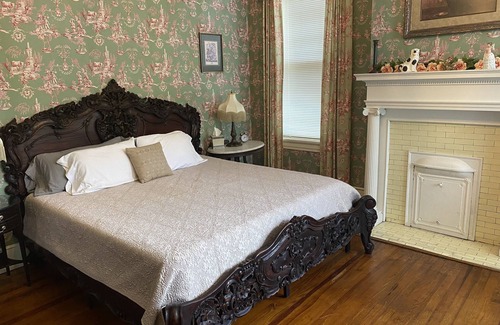 Sumter Bed & Breakfast | Top-Rated 1912 Bed and Breakfast: Relax with Spa & More