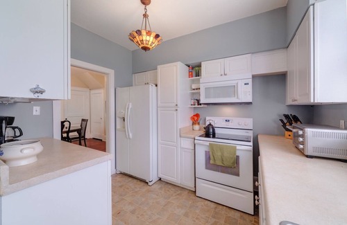DeLand House | Historic 1912 Home with Great Location and Pet-Friendly Amenities