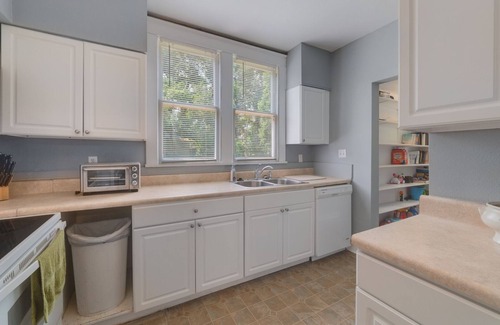 DeLand House | Historic 1912 Home with Great Location and Pet-Friendly Amenities