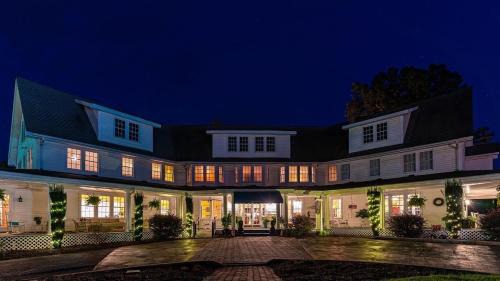 Badin Hotel | Exceptional Stay at 1913 Badin Inn with Breakfast Included