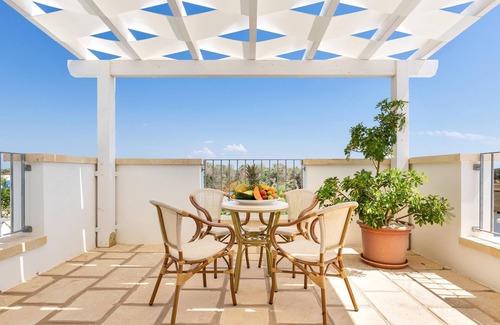 Pittuini Apartment | Explore 1915 Appartamento I Tarocchi Deluxe with Family Amenities