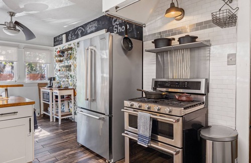Riverside House | Stunning 1919 Modern Craftsman Casita with Backyard Oasis