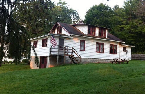 Cuba Cabin | Charming 1920s Cottage on Cuba Lake with Dock and Yard