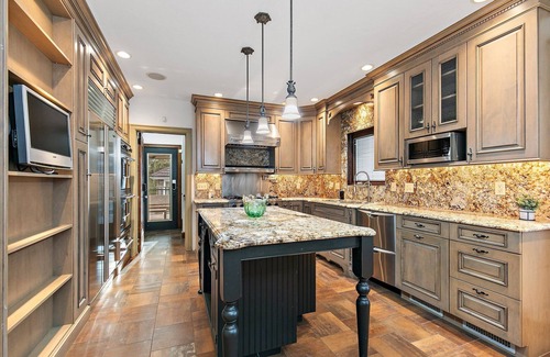 Rockford Apartment | Top-Rated 1920’s Rockford Retreat with Family & Pet Amenities