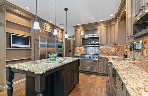 Rockford Apartment | Top-Rated 1920’s Rockford Retreat with Family & Pet Amenities