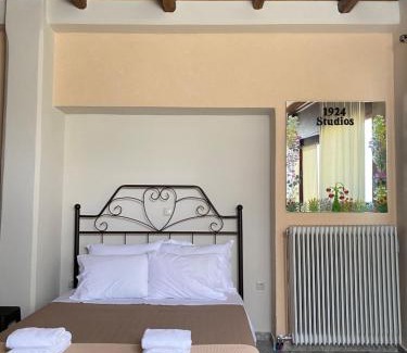 Agios Petros Apartment | Budget-Friendly 1924 Studios: Family-Friendly Getaway