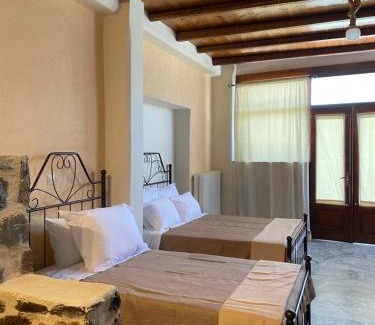 Agios Petros Apartment | Budget-Friendly 1924 Studios: Family-Friendly Getaway