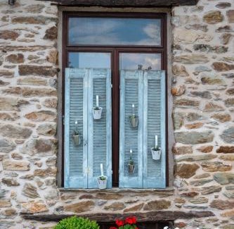 Agios Petros Apartment | Budget-Friendly 1924 Studios: Family-Friendly Getaway