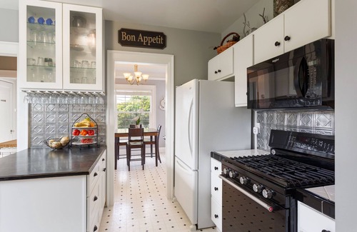 Anacortes Bed & Breakfast | Charming 1925 Colonial with Ocean View Over Fidalgo Bay
