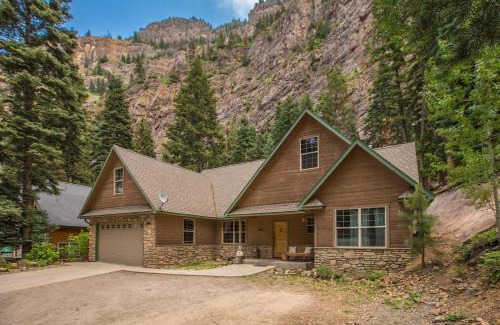 Ouray House | Pet-Friendly Retreat at 1925 Elkhorn Drive - Rated 9/10