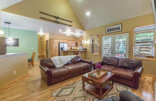 Ouray House | Pet-Friendly Retreat at 1925 Elkhorn Drive - Rated 9/10