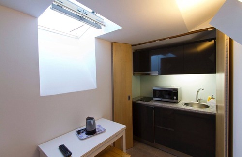 Paranhos House | Comfortable 1930 City Lodge - Perfect for Groups of Guests