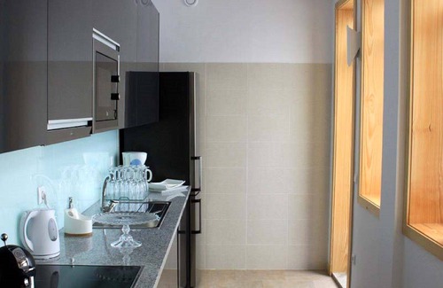 Paranhos House | Comfortable 1930 City Lodge - Perfect for Groups of Guests