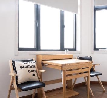 Huaihai Road Commercial Area Apartment | Stylish 1930 French Minimalist Apartment with Pool & Dining
