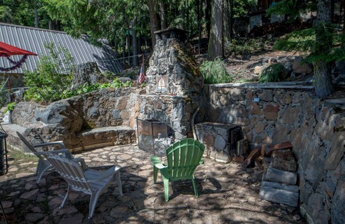 Klamath Lake House | Historic Cabin on Lake of the Woods - Perfect Family Retreat