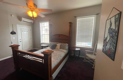 Muskogee Bed & Breakfast | Guest Rated 10/10: Explore the Peacock Room at 1935 Tudor