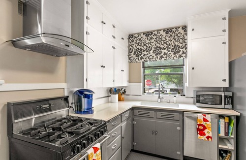 North End Cottage | Charming 1938 Cottage with Spa in Coveted North End