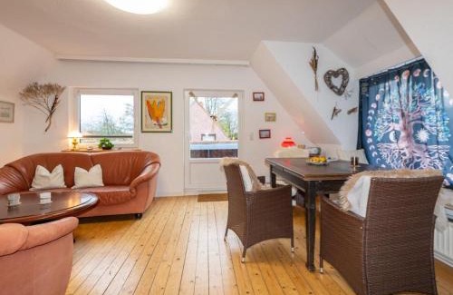 Luetjenburg Apartment | Cozy Dat LütjeHuus: Pet-Friendly Retreat with Rooftop Deck