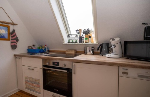 Luetjenburg Apartment | Explore 194 Fewo Dat LütjeHuus with Roof Terrace & Amenities