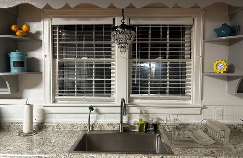 Central Newport News House | Colonial Home Retreat near James River - Family Friendly Stay