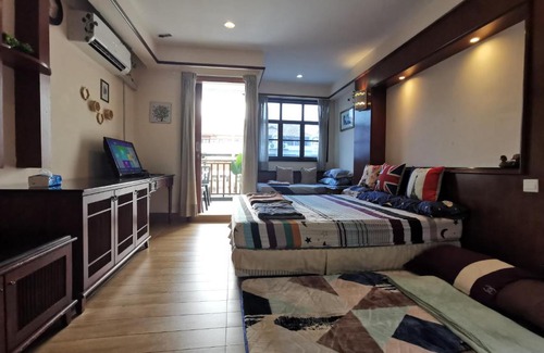 Taman Tanjung House | Seaside Retreat at 1942 Water Chalet - Pet & Child Friendly