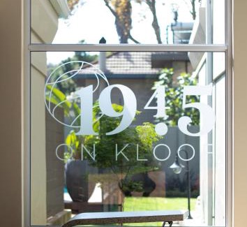 Greater Johannesburg Metropolitan Area House | Experience 1945 on Kloof Guesthouse: Oceanfront & Family-Friendly
