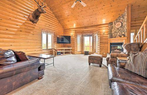 Baraboo House | Spacious 3-Bedroom House with Kitchen for 13 Guests