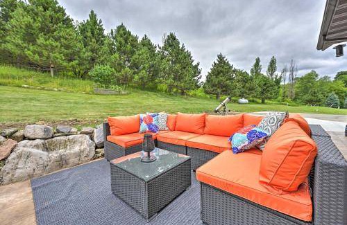 Baraboo House | Spacious 3-Bedroom House with Kitchen for 13 Guests